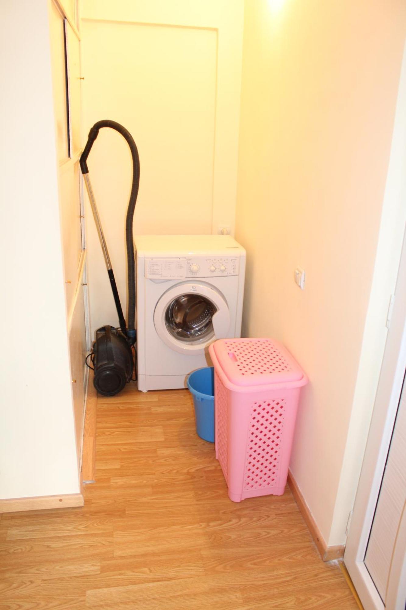 Super Location - Shared Bathroom And Kitchen Ереван Екстериор снимка