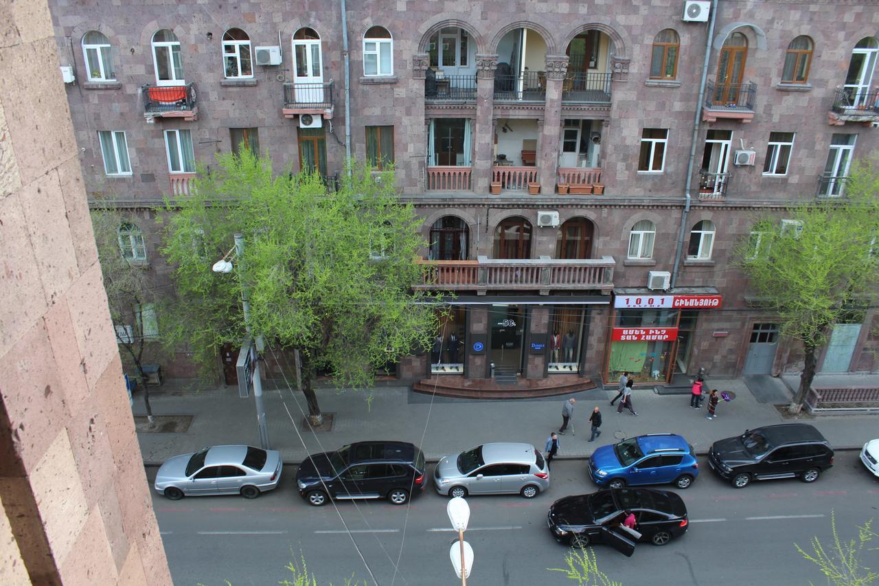 Super Location - Shared Bathroom And Kitchen Ереван Екстериор снимка